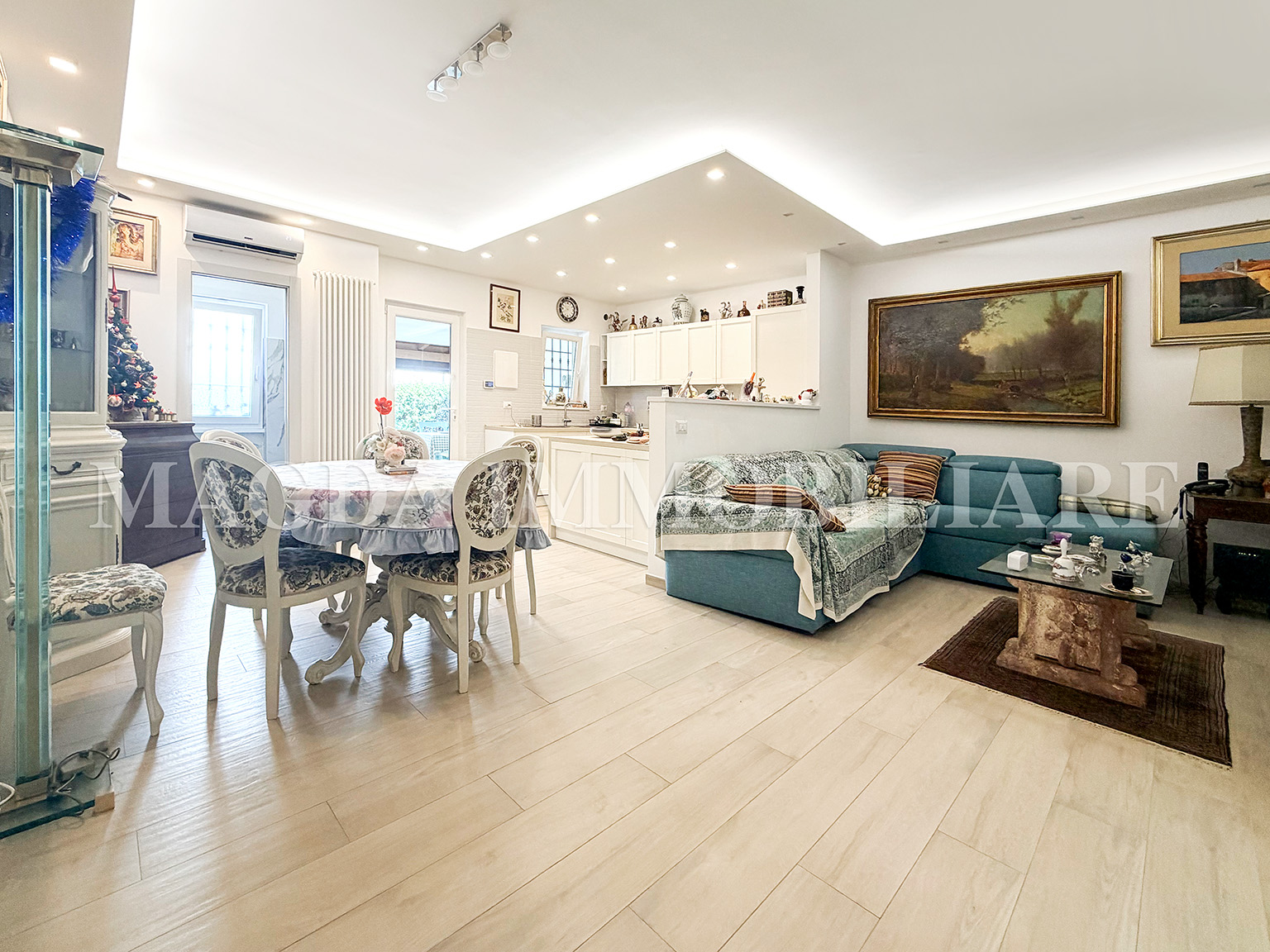 Villa Prestigiosa Totalmente Ristrutturata a Via Benedetto Marini, 101.